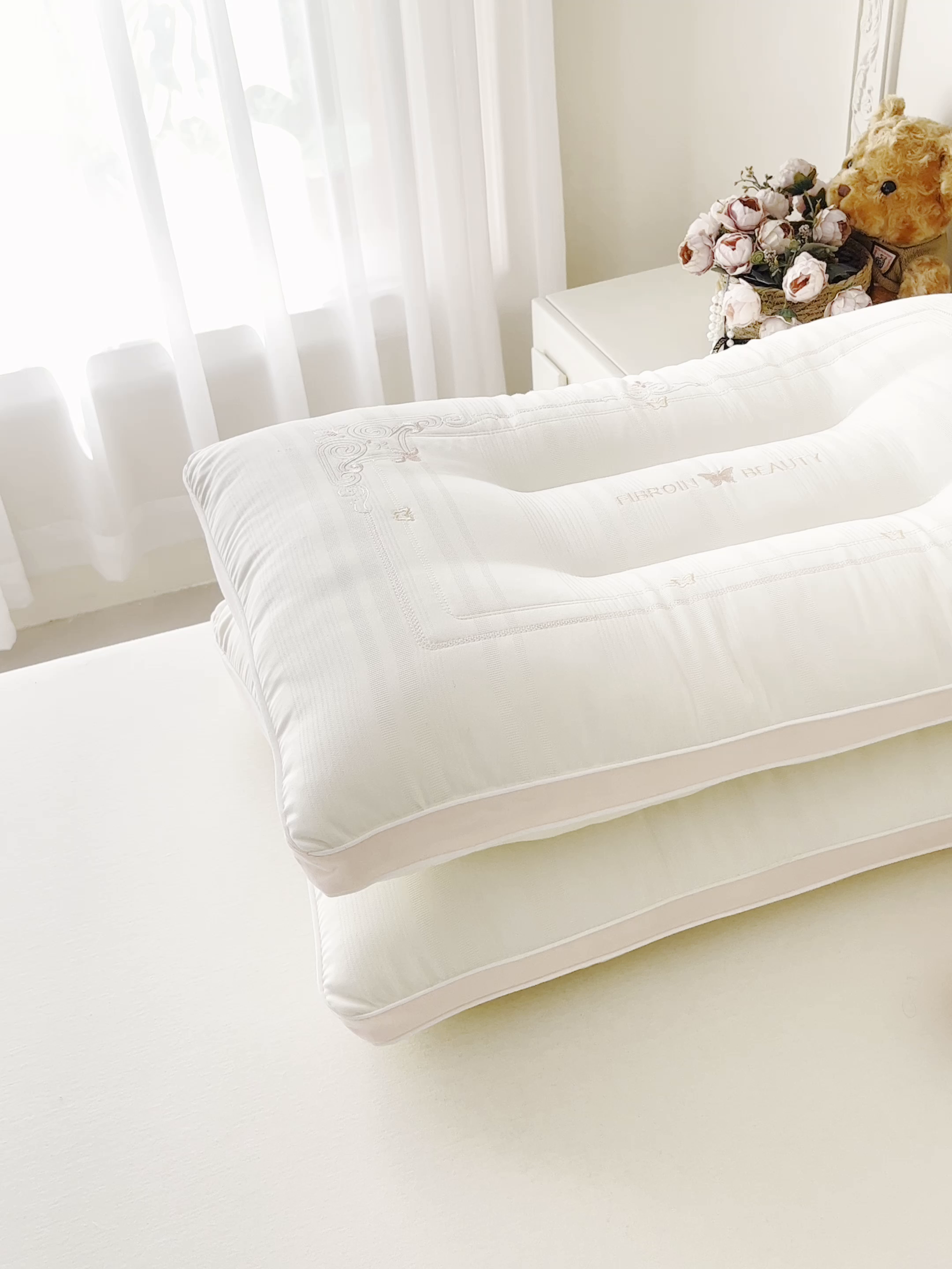 91家纺网 家纺一手货源 找家纺 晚儿 2025新款蝶梦云端枕枕头枕芯 蝶梦云端枕—白 48x74cm/对