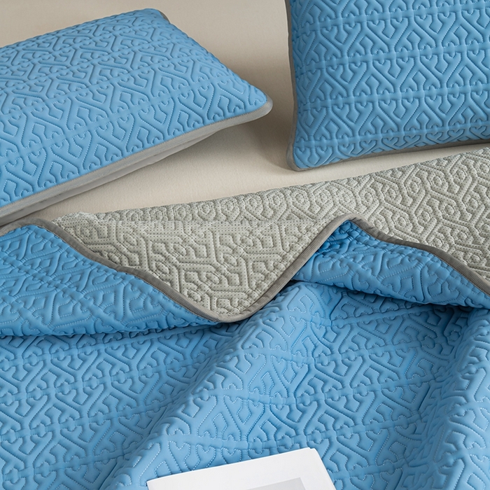 91家纺网 家纺一手货源 找家纺 美丽折家纺 2025夏季新品高端加厚8mm全冰丝生物基乳胶凉席三件套 水洗天然乳胶凉席 孔雀蓝Y