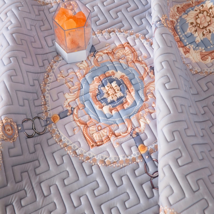 91家纺网 家纺一手货源 找家纺 美丽折家纺 2025夏季新品高端加厚8mm全冰丝生物基乳胶凉席三件套 水洗天然乳胶凉席 富贵华庭紫