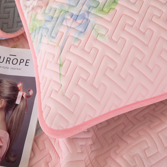 91家纺网 家纺一手货源 找家纺 美丽折家纺 2025夏季新品高端加厚8mm全冰丝生物基乳胶凉席三件套 水洗天然乳胶凉席 爱尔兰风采