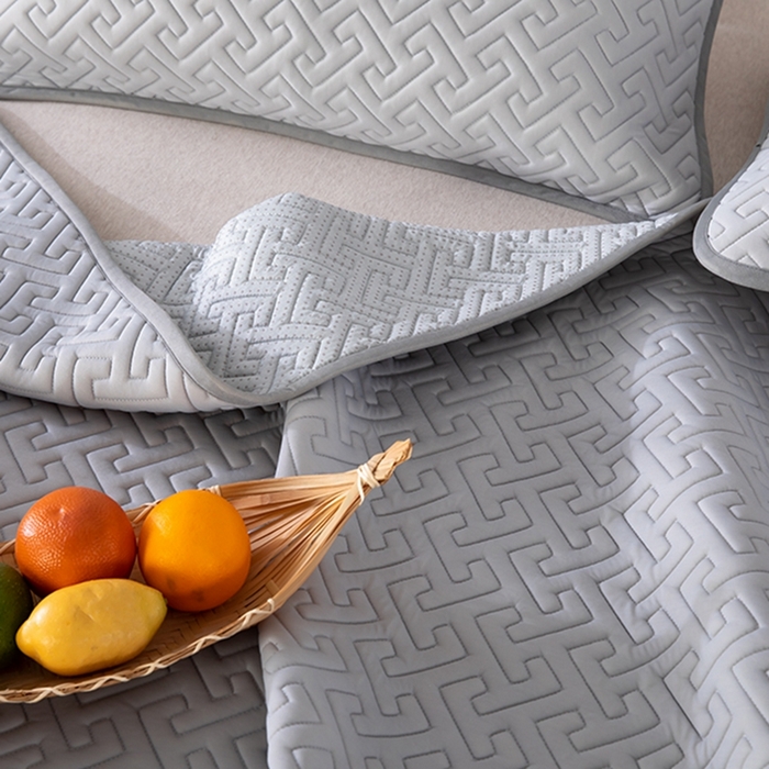 91家纺网 家纺一手货源 找家纺 美丽折家纺 2025夏季新品高端加厚8mm全冰丝生物基乳胶凉席三件套 水洗天然乳胶凉席 经典灰T