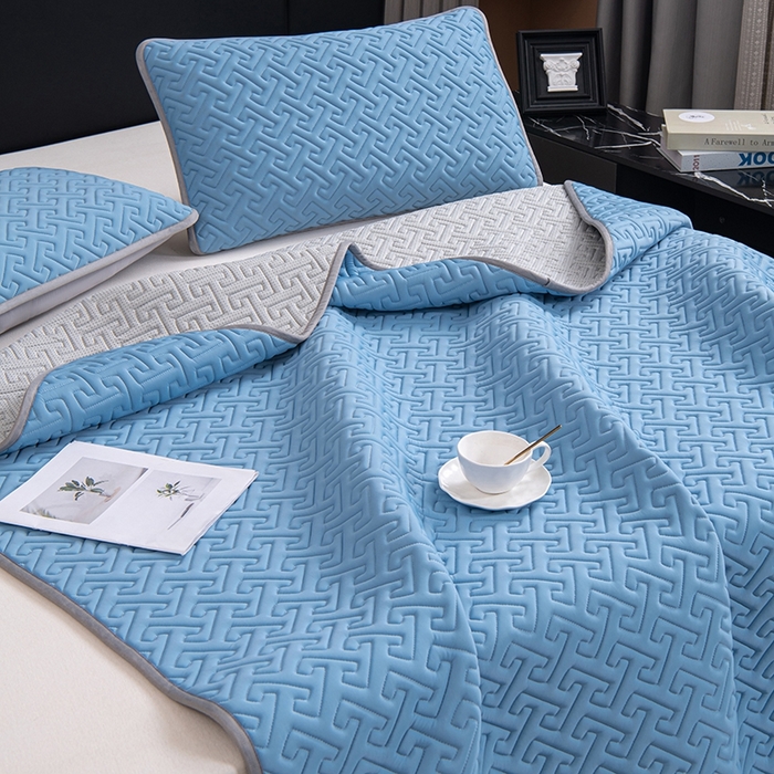 91家纺网 家纺一手货源 找家纺 美丽折家纺 2025夏季新品高端加厚8mm全冰丝生物基乳胶凉席三件套 水洗天然乳胶凉席 孔雀蓝T