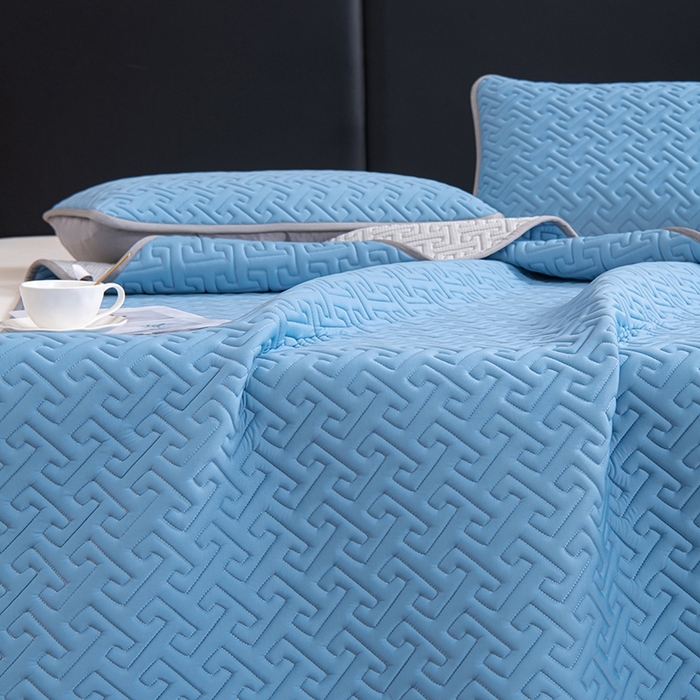 91家纺网 家纺一手货源 找家纺 美丽折家纺 2025夏季新品高端加厚8mm全冰丝生物基乳胶凉席三件套 水洗天然乳胶凉席 孔雀蓝T