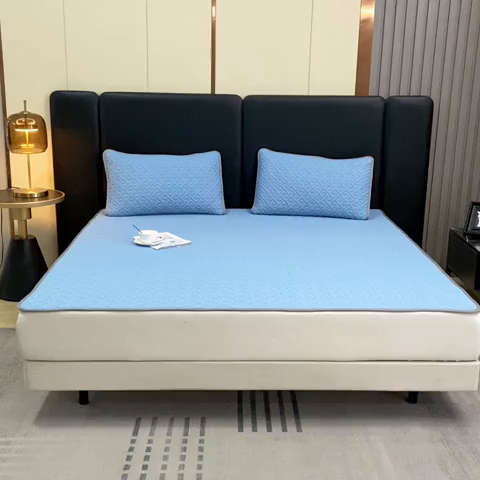 91家纺网 家纺一手货源 找家纺 美丽折家纺 2025夏季新品高端加厚8mm全冰丝生物基乳胶凉席三件套 水洗天然乳胶凉席 孔雀蓝T