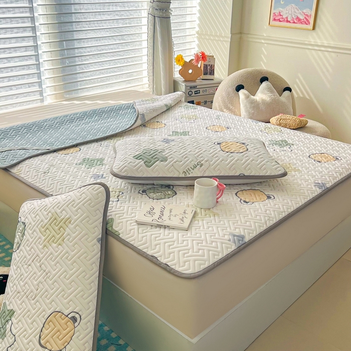 91家纺网 家纺一手货源 找家纺 美丽折家纺 2025夏季新品高端加厚8mm全冰丝生物基乳胶凉席三件套 水洗天然乳胶凉席 星语-浅绿