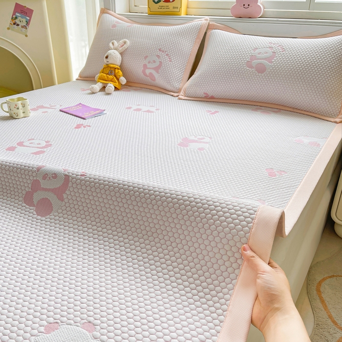 91家纺网 家纺一手货源 找家纺 梵朴 2025新款直播A类冰豆豆凉席席子三件套凉豆豆软凉席可机洗空调席子 小熊猫-粉