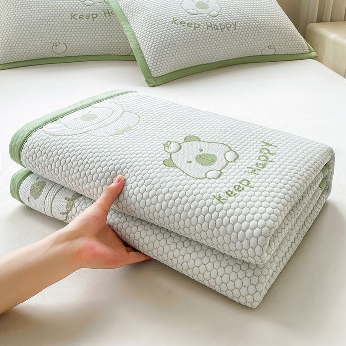 91家纺网 家纺一手货源 找家纺 梵朴 2025新款直播A类冰豆豆凉席席子三件套凉豆豆软凉席可机洗空调席子 卡皮巴拉-绿