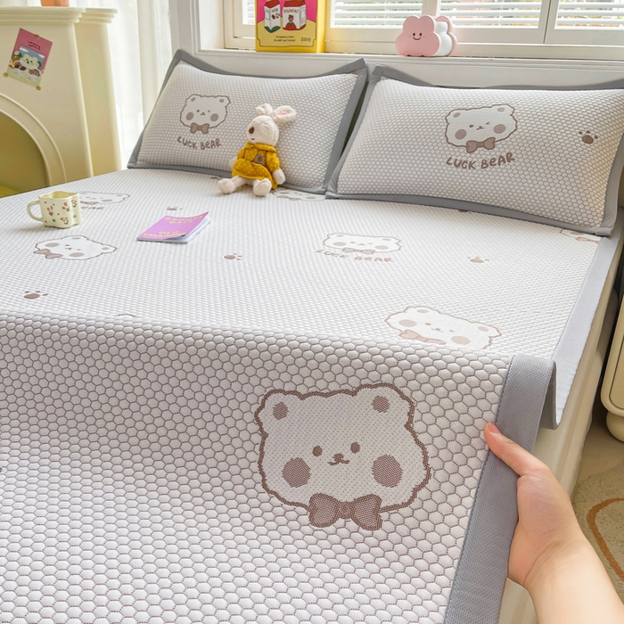 91家纺网 家纺一手货源 找家纺 梵朴 2025新款直播A类冰豆豆凉席席子三件套凉豆豆软凉席可机洗空调席子 LUCK熊-咖