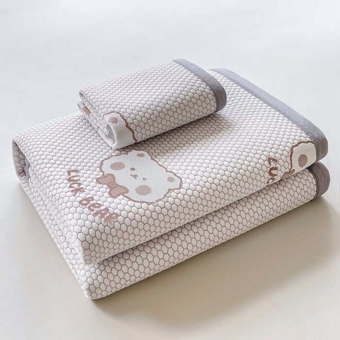 91家纺网 家纺一手货源 找家纺 梵朴 2025新款直播A类冰豆豆凉席席子三件套凉豆豆软凉席可机洗空调席子 LUCK熊-咖