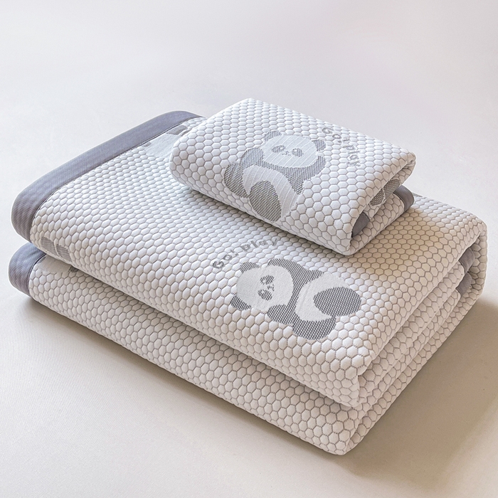 91家纺网 家纺一手货源 找家纺 梵朴 2025新款直播A类冰豆豆凉席席子三件套凉豆豆软凉席可机洗空调席子 小熊猫-灰