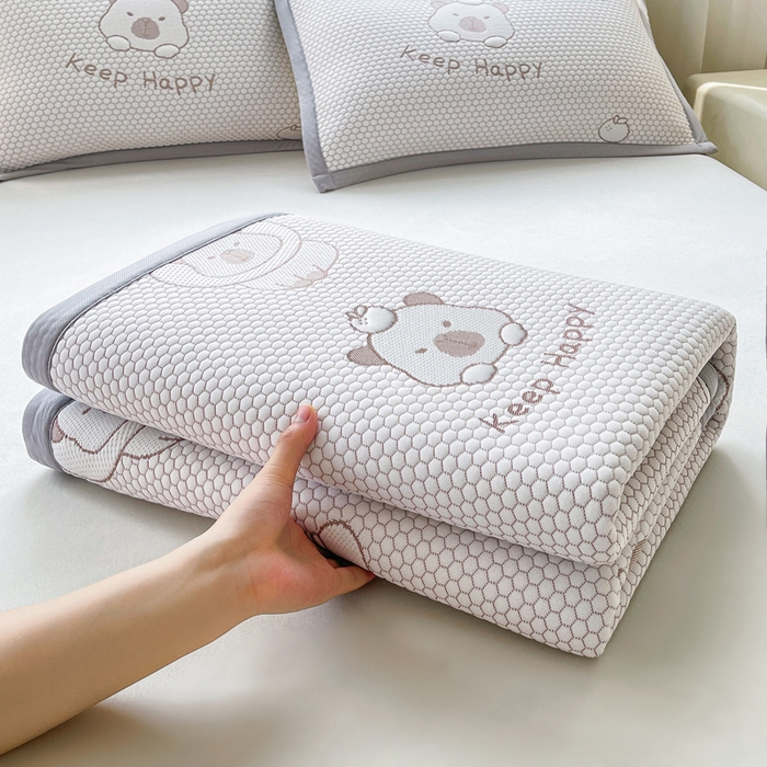 91家纺网 家纺一手货源 找家纺 梵朴 2025新款直播A类冰豆豆凉席席子三件套凉豆豆软凉席可机洗空调席子 卡皮巴拉-咖