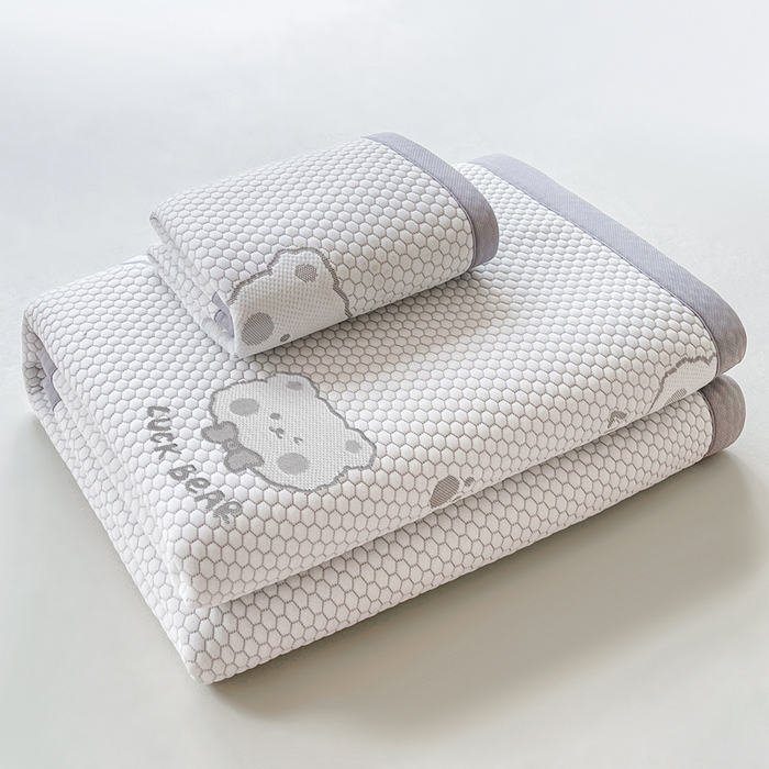 91家纺网 家纺一手货源 找家纺 梵朴 2025新款直播A类冰豆豆凉席席子三件套凉豆豆软凉席可机洗空调席子 LUCK熊-灰