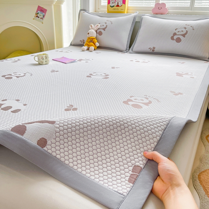 91家纺网 家纺一手货源 找家纺 梵朴 2025新款直播A类冰豆豆凉席席子三件套凉豆豆软凉席可机洗空调席子 小熊猫-咖