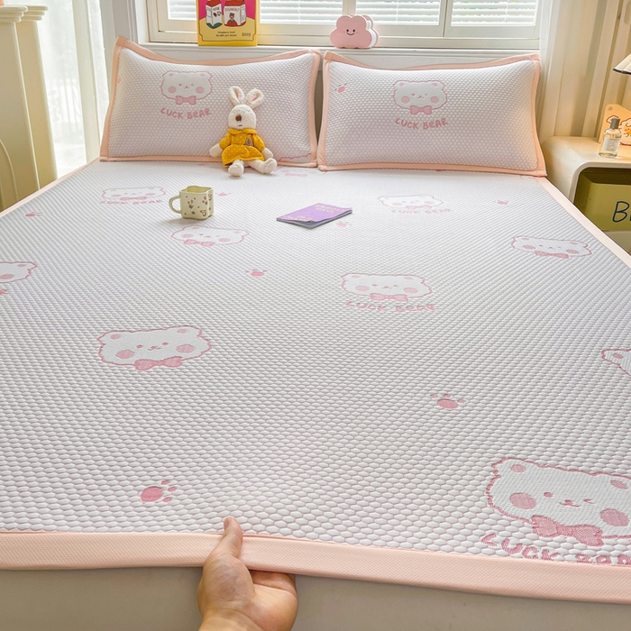 91家纺网 家纺一手货源 找家纺 梵朴 2025新款直播A类冰豆豆凉席席子三件套凉豆豆软凉席可机洗空调席子 LUCK熊-粉