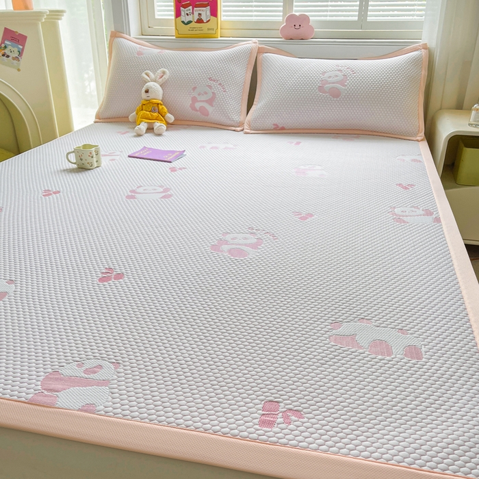 91家纺网 家纺一手货源 找家纺 梵朴 2025新款直播A类冰豆豆凉席席子三件套凉豆豆软凉席可机洗空调席子 小熊猫-粉