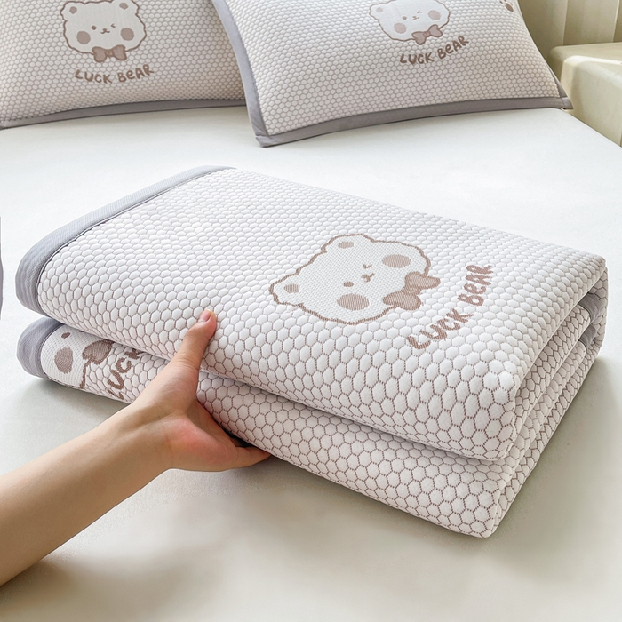 91家纺网 家纺一手货源 找家纺 梵朴 2025新款直播A类冰豆豆凉席席子三件套凉豆豆软凉席可机洗空调席子 LUCK熊-咖