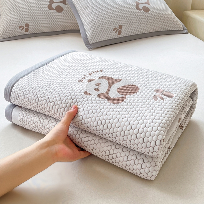 91家纺网 家纺一手货源 找家纺 梵朴 2025新款直播A类冰豆豆凉席席子三件套凉豆豆软凉席可机洗空调席子 小熊猫-咖