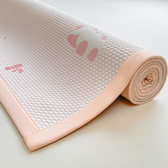 91家纺网 家纺一手货源 找家纺 梵朴 2025新款直播A类冰豆豆凉席席子三件套凉豆豆软凉席可机洗空调席子 小熊猫-粉