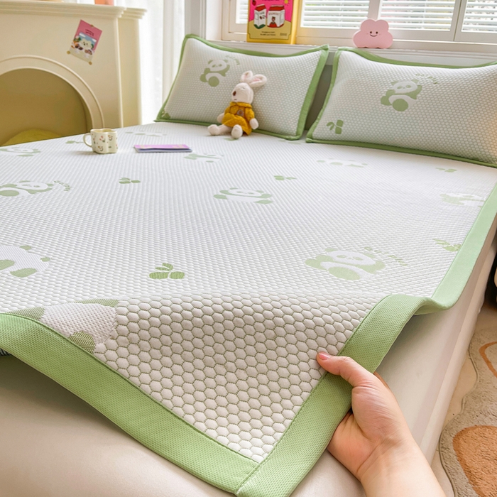 91家纺网 家纺一手货源 找家纺 梵朴 2025新款直播A类冰豆豆凉席席子三件套凉豆豆软凉席可机洗空调席子 小熊猫-绿