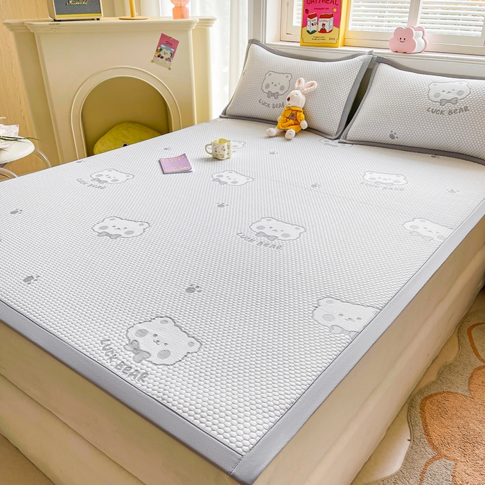 91家纺网 家纺一手货源 找家纺 梵朴 2025新款直播A类冰豆豆凉席席子三件套凉豆豆软凉席可机洗空调席子 LUCK熊-灰