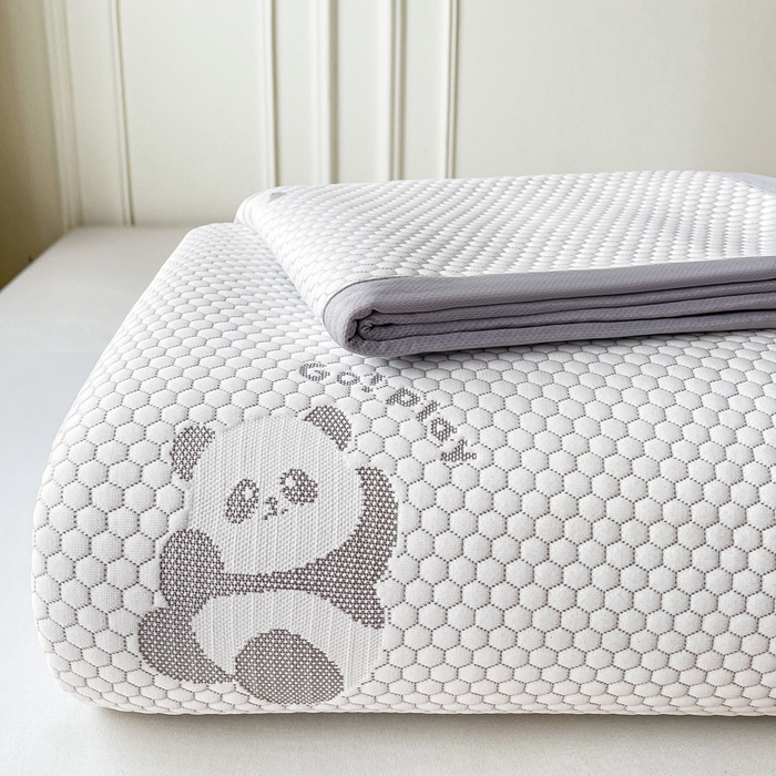 91家纺网 家纺一手货源 找家纺 梵朴 2025新款直播A类冰豆豆凉席席子三件套凉豆豆软凉席可机洗空调席子 小熊猫-灰