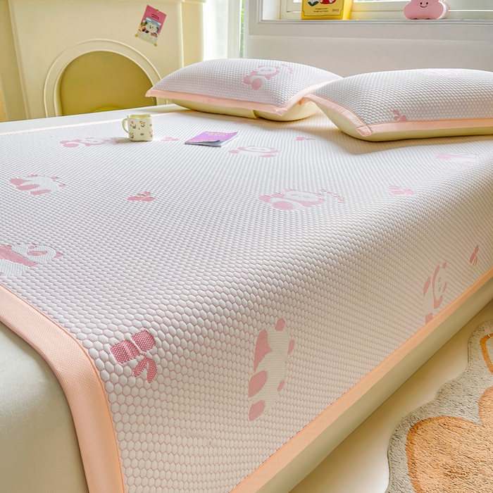 91家纺网 家纺一手货源 找家纺 梵朴 2025新款直播A类冰豆豆凉席席子三件套凉豆豆软凉席可机洗空调席子 小熊猫-粉