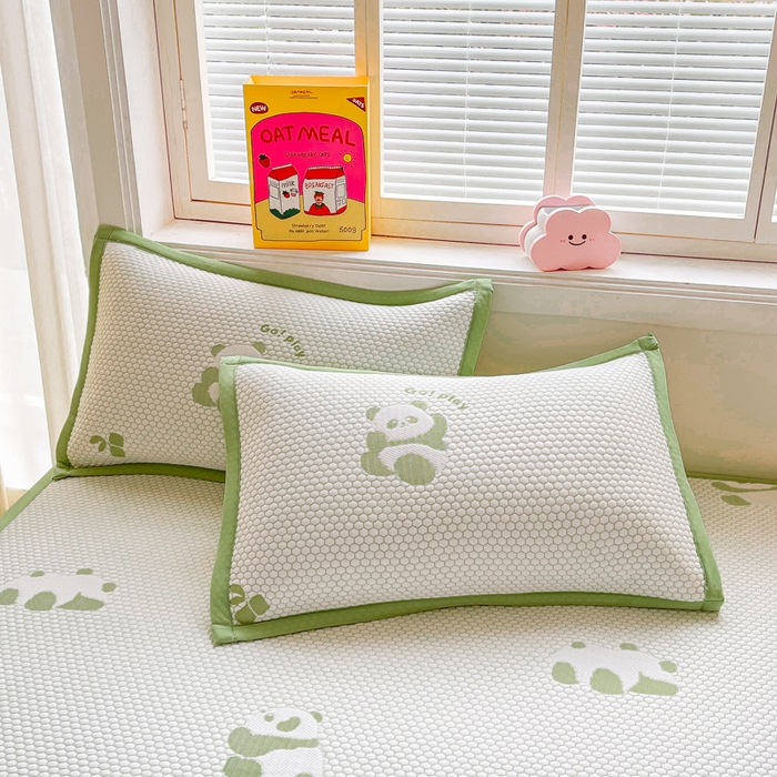 91家纺网 家纺一手货源 找家纺 梵朴 2025新款直播A类冰豆豆凉席席子三件套凉豆豆软凉席可机洗空调席子 小熊猫-绿