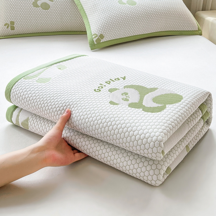 91家纺网 家纺一手货源 找家纺 梵朴 2025新款直播A类冰豆豆凉席席子三件套凉豆豆软凉席可机洗空调席子 小熊猫-绿