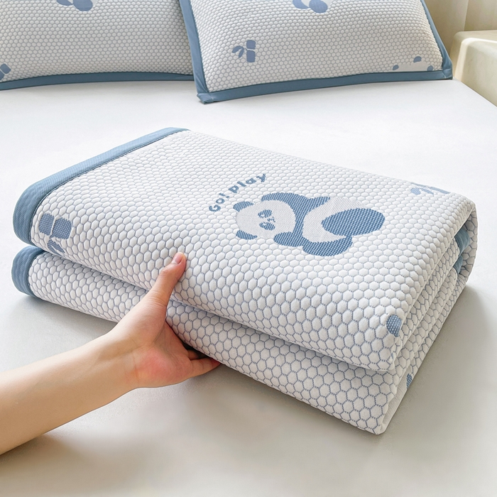 91家纺网 家纺一手货源 找家纺 梵朴 2025新款直播A类冰豆豆凉席席子三件套凉豆豆软凉席可机洗空调席子 小熊猫-蓝