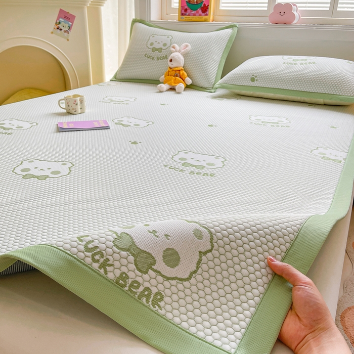 91家纺网 家纺一手货源 找家纺 梵朴 2025新款直播A类冰豆豆凉席席子三件套凉豆豆软凉席可机洗空调席子 LUCK熊-绿