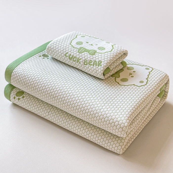 91家纺网 家纺一手货源 找家纺 梵朴 2025新款直播A类冰豆豆凉席席子三件套凉豆豆软凉席可机洗空调席子 LUCK熊-绿