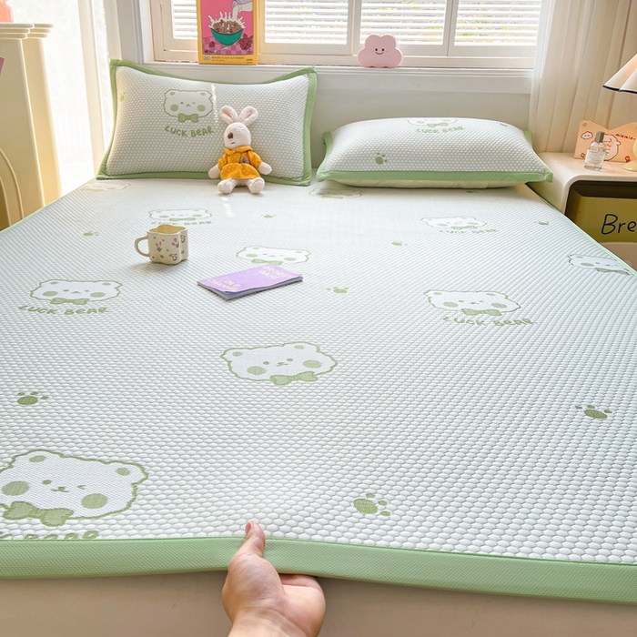 91家纺网 家纺一手货源 找家纺 梵朴 2025新款直播A类冰豆豆凉席席子三件套凉豆豆软凉席可机洗空调席子 LUCK熊-绿