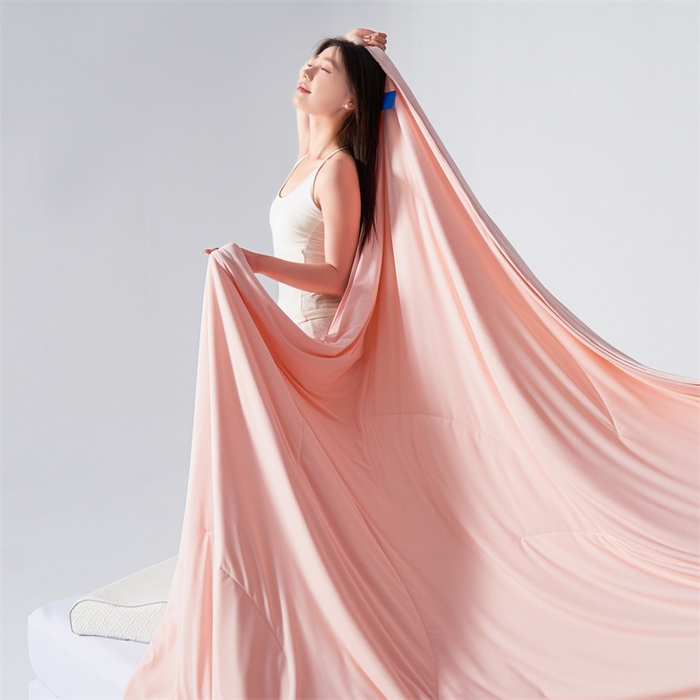 91家纺网 家纺一手货源 找家纺 满圆红家纺 2025新款满圆红星球同款双面双感夏凉被 沁雪粉玉