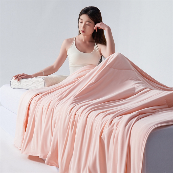 91家纺网 家纺一手货源 找家纺 满圆红家纺 2025新款满圆红星球同款双面双感夏凉被 沁雪粉玉