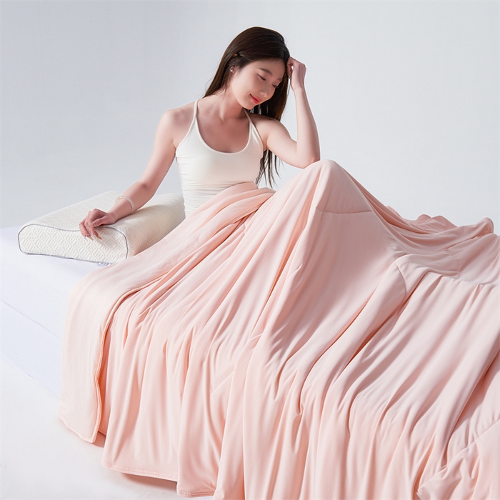 91家纺网 家纺一手货源 找家纺 满圆红家纺 2025新款满圆红星球同款双面双感夏凉被 沁雪粉玉