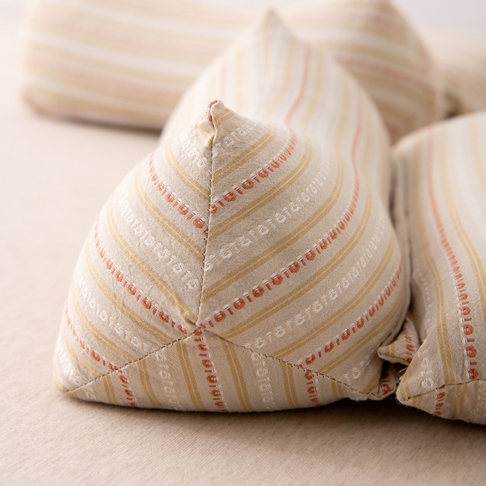 91家纺网 家纺一手货源 找家纺 大熊枕芯 2025新款全棉水洗棉荞麦三角组合枕 枕头枕芯 三角组合款-卡其 三角组合枕/对