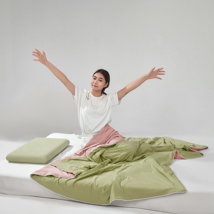 91家纺网 家纺一手货源 找家纺 朴罗 （ 原岚图） 2025新款纯色亲肤舒适锦氨凉感夏被夏凉被空调被 西瓜粉绿
