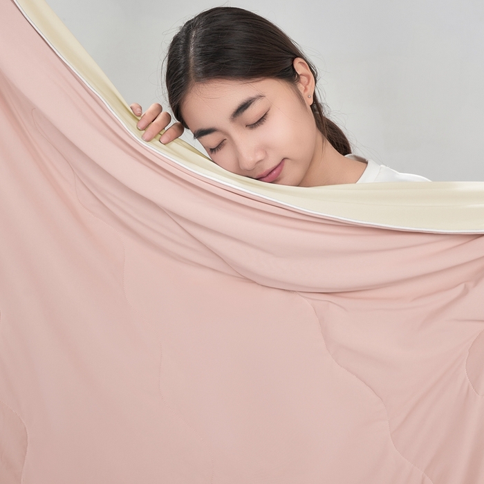 91家纺网 家纺一手货源 找家纺 朴罗 （ 原岚图） 2025新款纯色亲肤舒适锦氨凉感夏被夏凉被空调被 少女粉