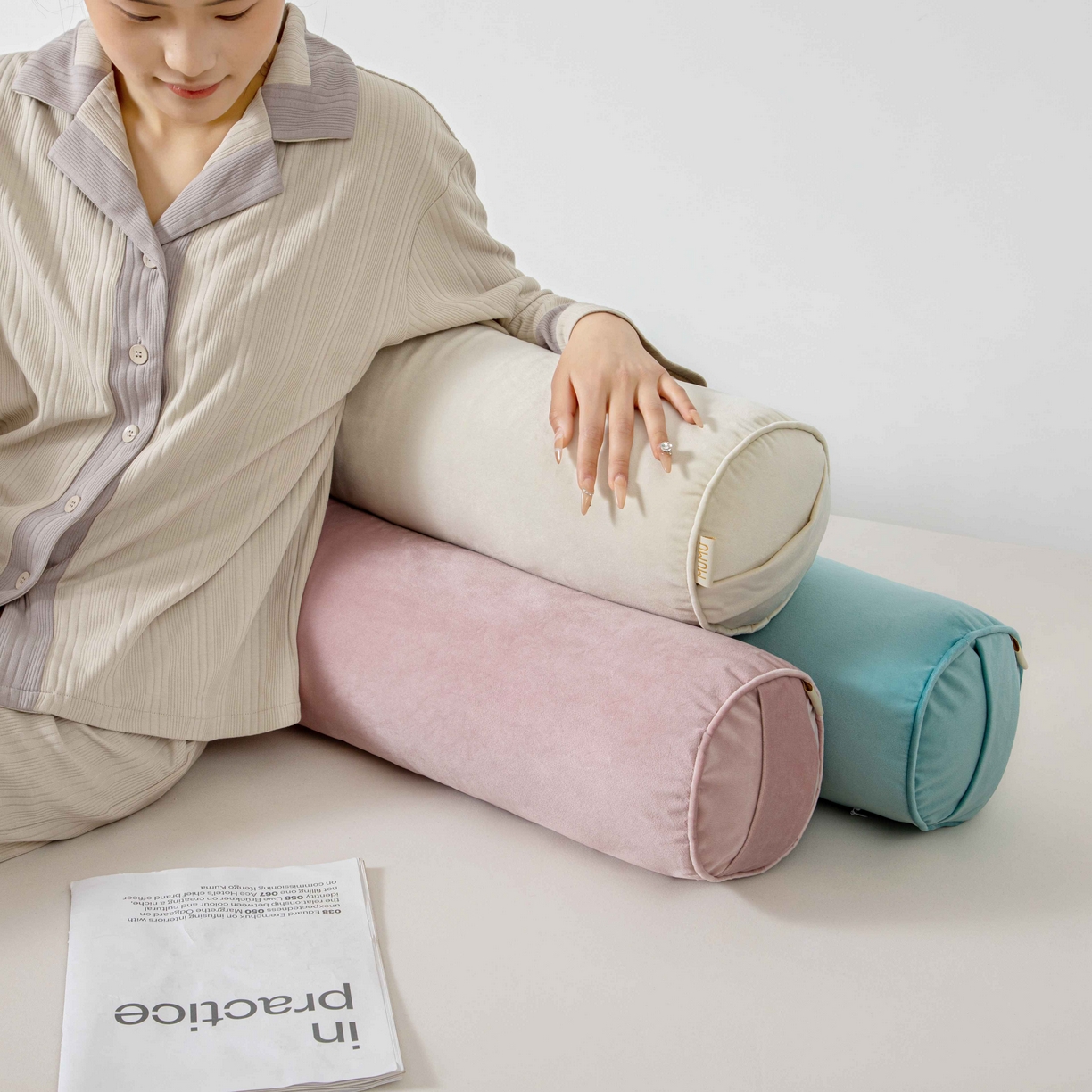 91家纺网 家纺一手货源 找家纺 沐沐家纺 2026新款荷兰绒长条睡抱枕 组合图仅供参考