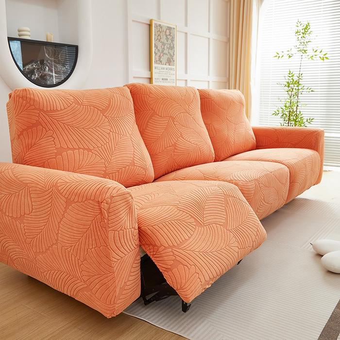 91家纺网 家纺一手货源 找家纺 丝绮鹿 2025新款雕花绒大叶子芝华士沙发套 橙色