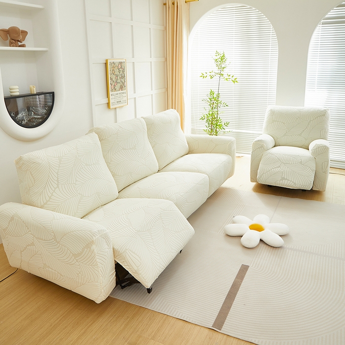 91家纺网 家纺一手货源 找家纺 丝绮鹿 2025新款雕花绒大叶子芝华士沙发套 米白