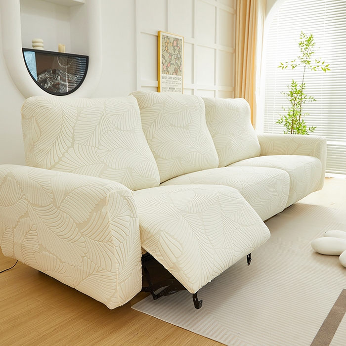 91家纺网 家纺一手货源 找家纺 丝绮鹿 2025新款雕花绒大叶子芝华士沙发套 米白