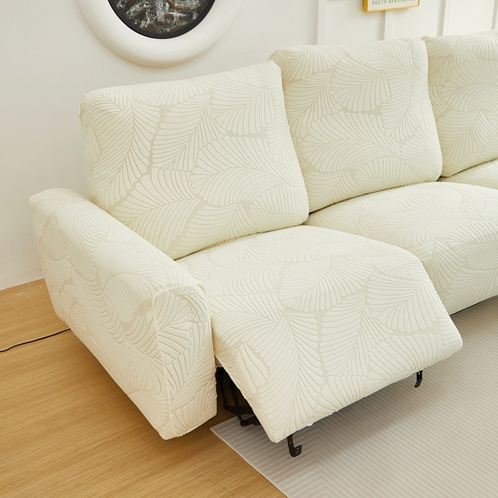 91家纺网 家纺一手货源 找家纺 丝绮鹿 2025新款雕花绒大叶子芝华士沙发套 米白