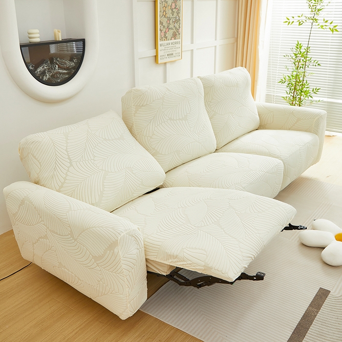 91家纺网 家纺一手货源 找家纺 丝绮鹿 2025新款雕花绒大叶子芝华士沙发套 米白