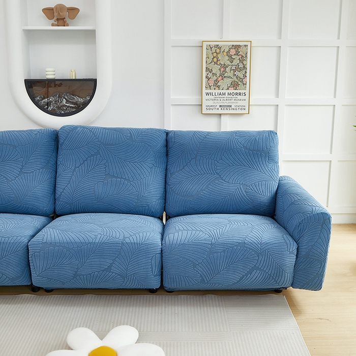 91家纺网 家纺一手货源 找家纺 丝绮鹿 2025新款雕花绒大叶子芝华士沙发套 水蓝