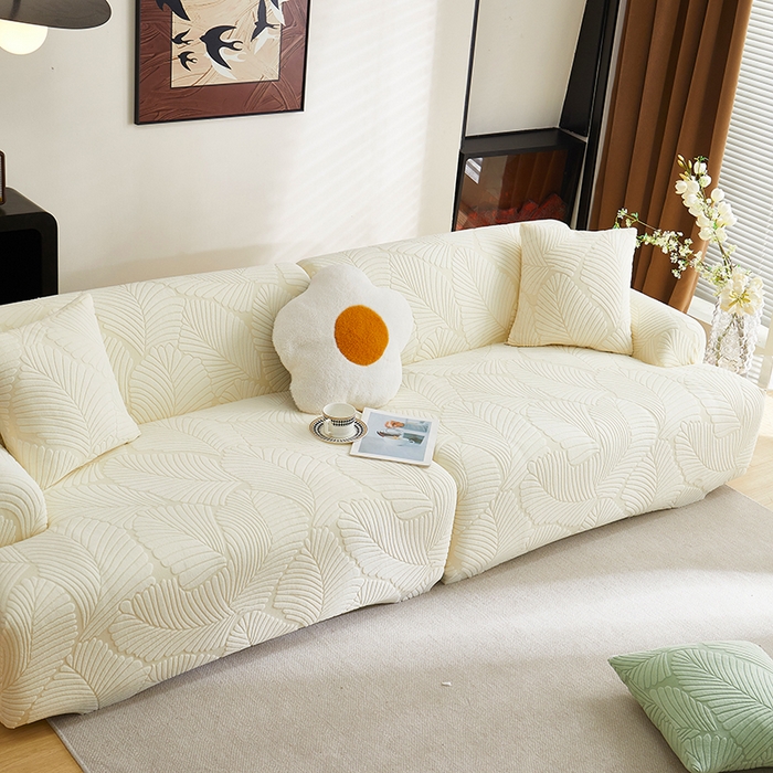 91家纺网 家纺一手货源 找家纺 丝绮鹿 2025新款雕花绒大叶子沙发套松紧款（直排） 米白