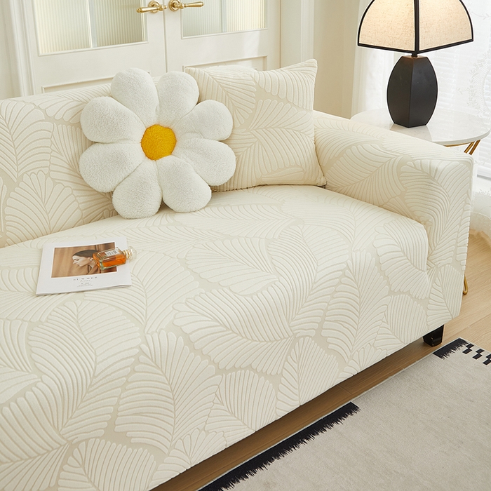 91家纺网 家纺一手货源 找家纺 丝绮鹿 2025新款雕花绒大叶子沙发套松紧款（三人图） 米白