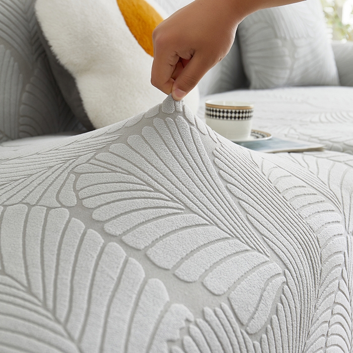 91家纺网 家纺一手货源 找家纺 丝绮鹿 2025新款雕花绒大叶子沙发套松紧款（直排） 浅灰