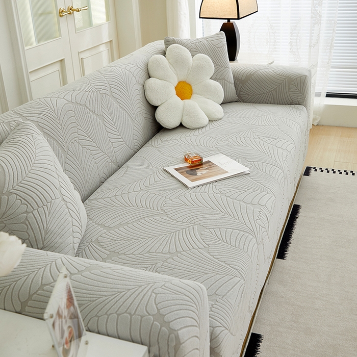 91家纺网 家纺一手货源 找家纺 丝绮鹿 2025新款雕花绒大叶子沙发套松紧款（三人图） 浅灰