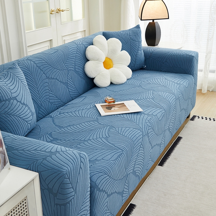91家纺网 家纺一手货源 找家纺 丝绮鹿 2025新款雕花绒大叶子沙发套松紧款（三人图） 水蓝